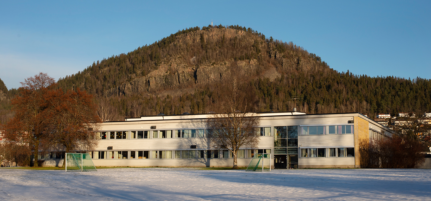 Hauger ungdomsskole