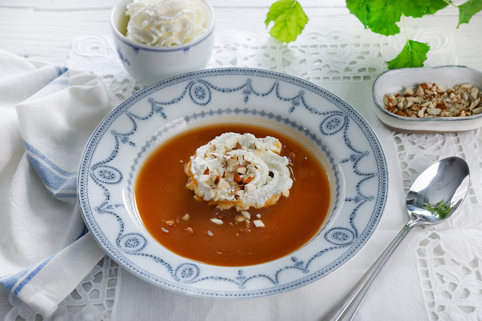 Nypesuppe med krem