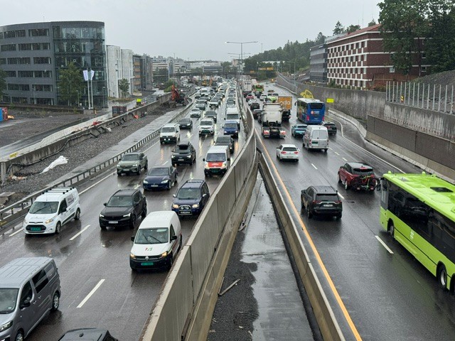 Biler på E18